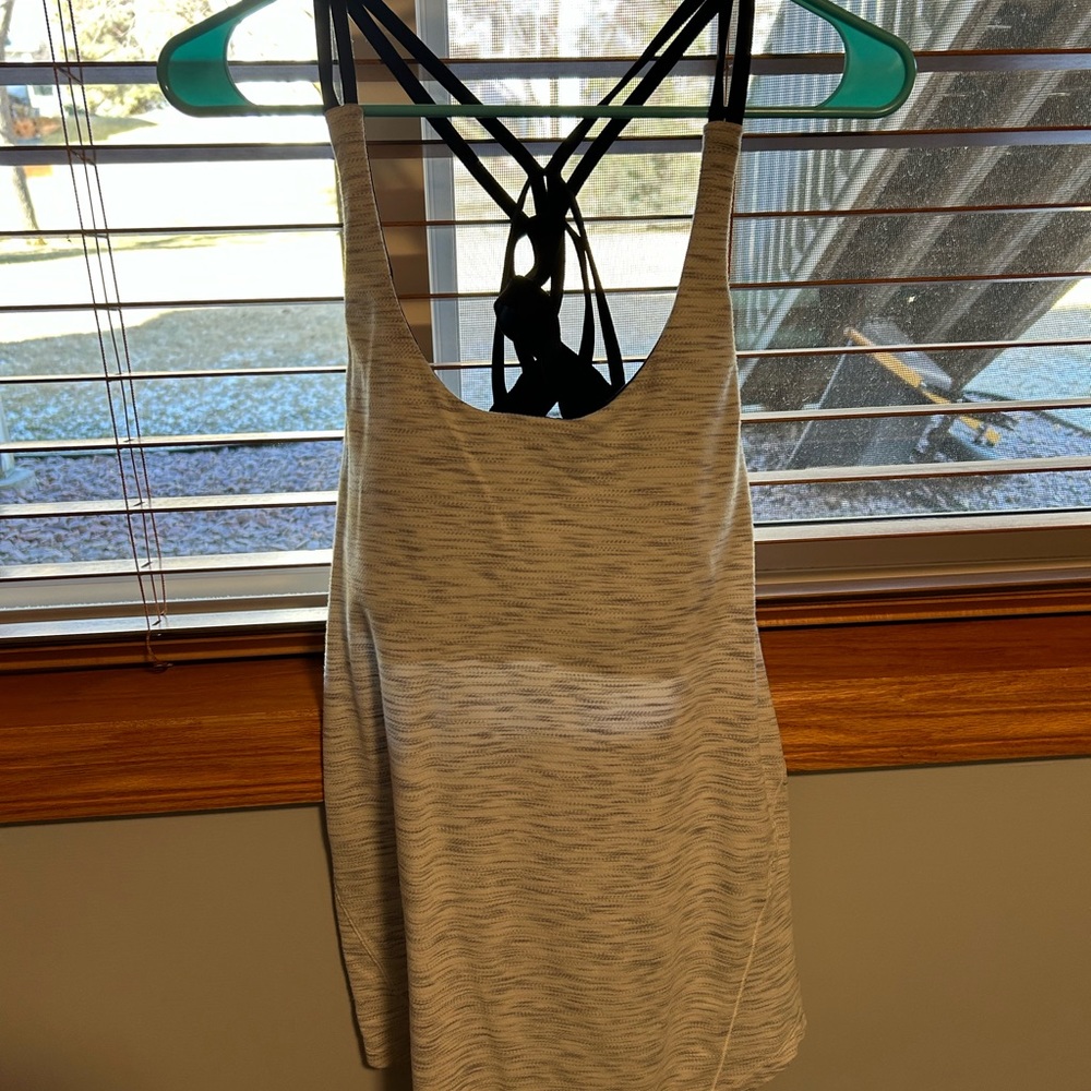 Lululemon Wild Tank Top with built in bra Size 10